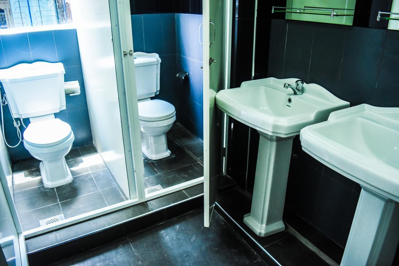 Mid Town Hostel קנדי מראה חיצוני תמונה