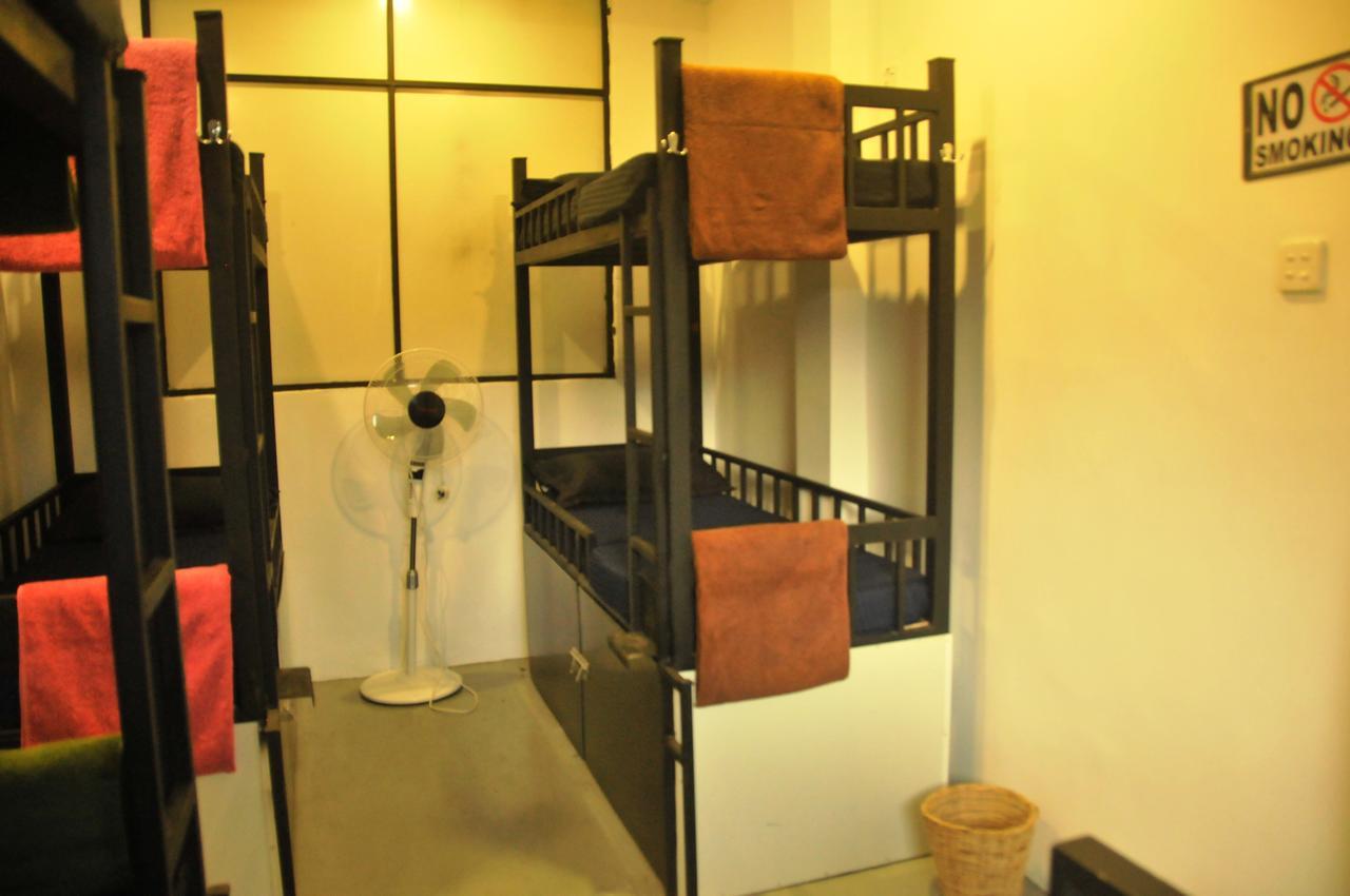Mid Town Hostel קנדי מראה חיצוני תמונה