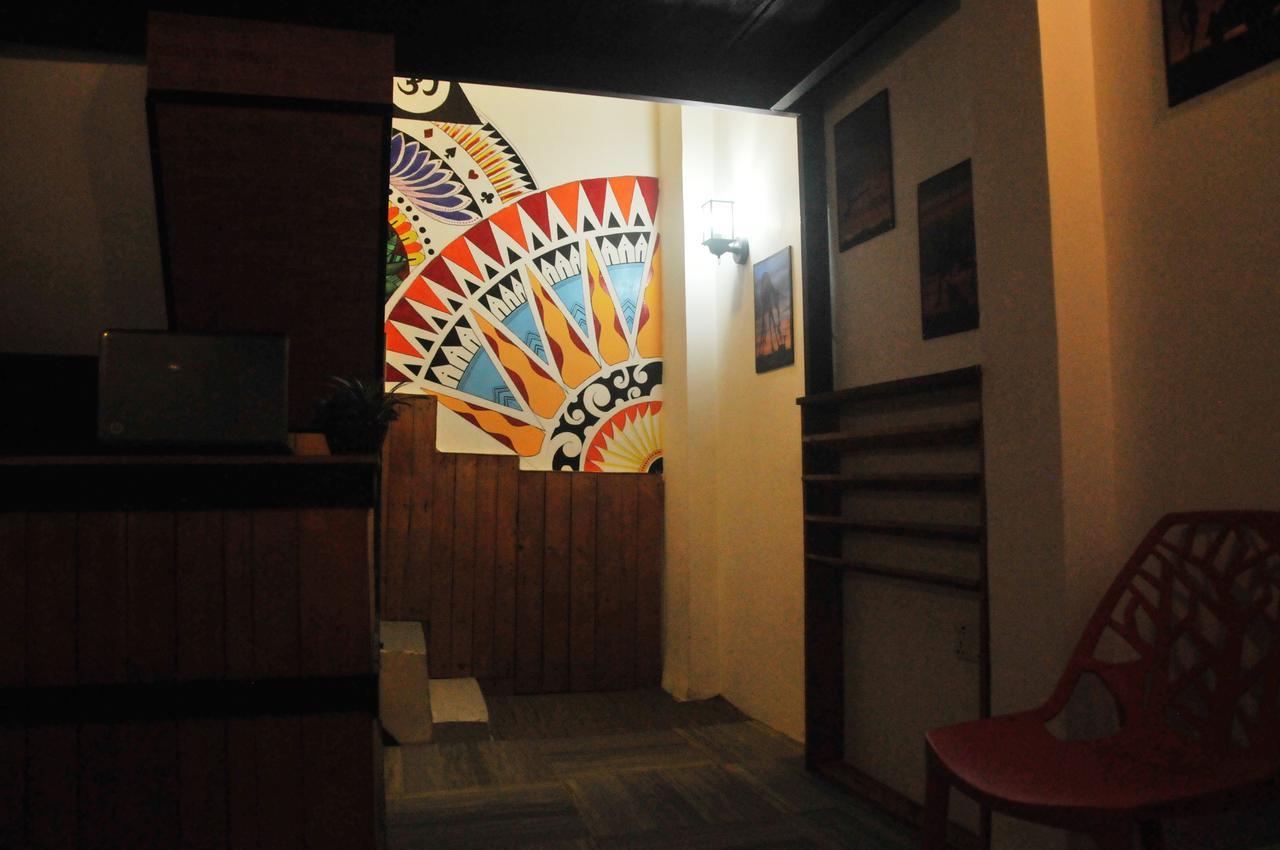 Mid Town Hostel קנדי מראה חיצוני תמונה