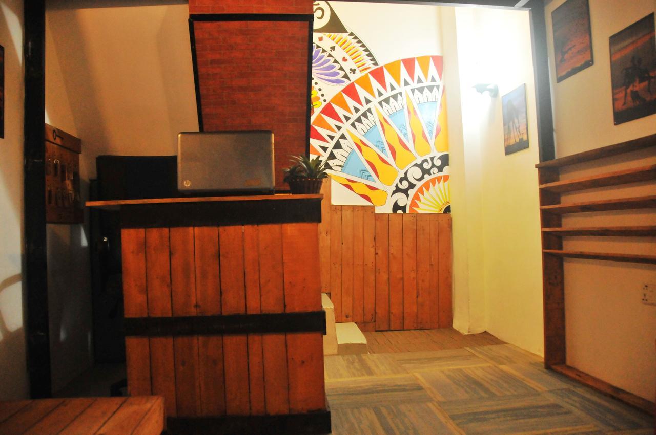 Mid Town Hostel קנדי מראה חיצוני תמונה