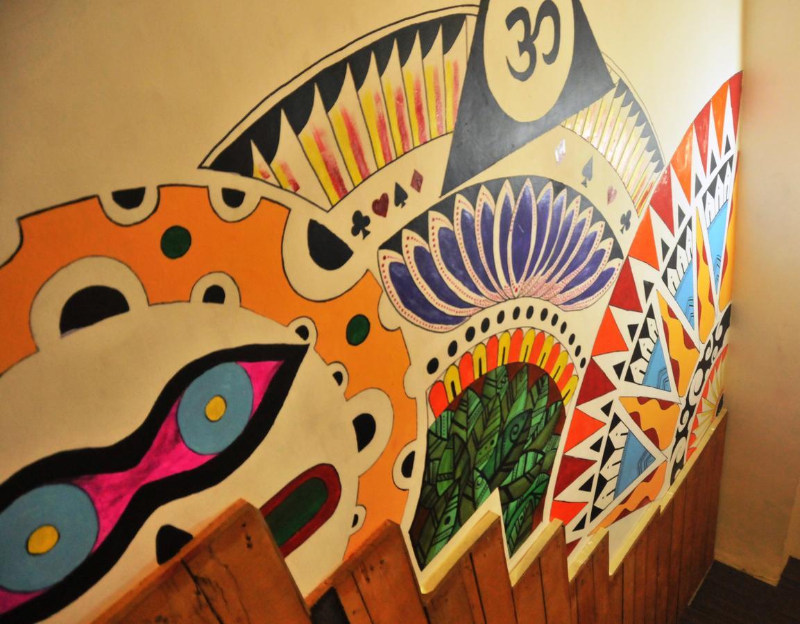 Mid Town Hostel קנדי מראה חיצוני תמונה