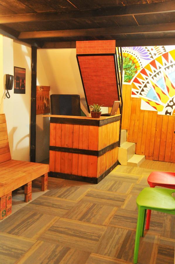 Mid Town Hostel קנדי מראה חיצוני תמונה