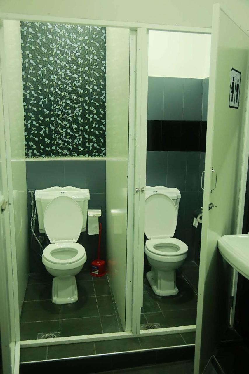 Mid Town Hostel קנדי מראה חיצוני תמונה
