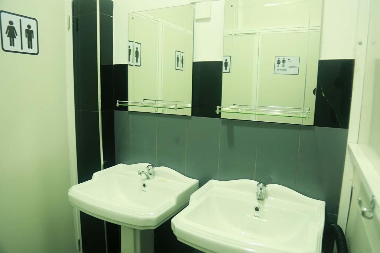 Mid Town Hostel קנדי מראה חיצוני תמונה
