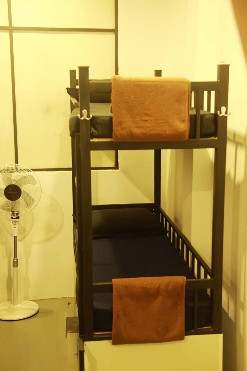 Mid Town Hostel קנדי מראה חיצוני תמונה