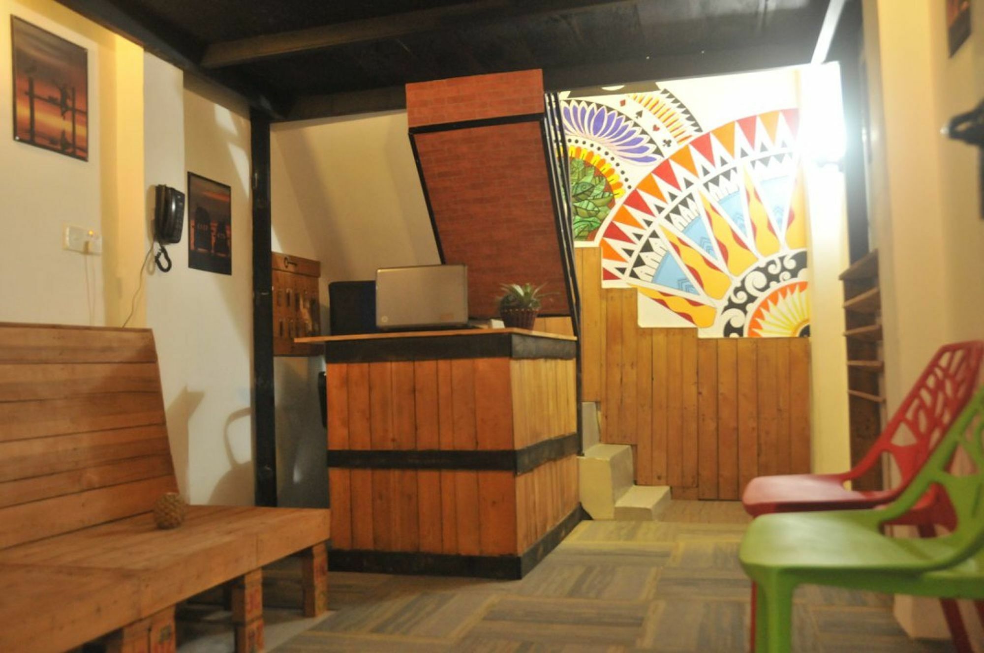 Mid Town Hostel קנדי מראה חיצוני תמונה